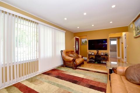 876 Alfini Dr, Des Plaines, IL 60016 photo 11