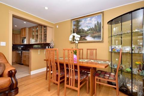 876 Alfini Dr, Des Plaines, IL 60016 photo 12