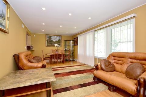 876 Alfini Dr, Des Plaines, IL 60016 photo 9