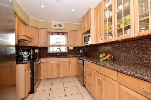 876 Alfini Dr, Des Plaines, IL 60016 photo 3