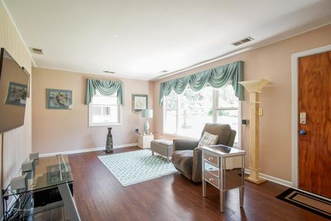 2505 Dove St, Rolling Meadows, IL 60008 photo 2