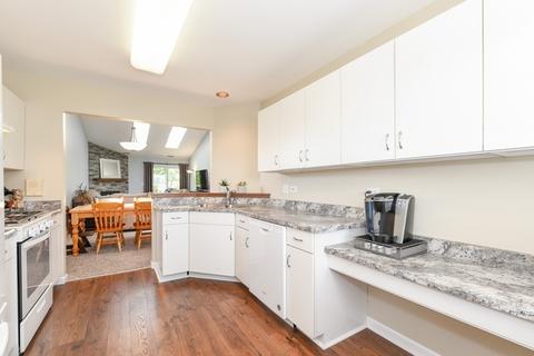565 Lancaster Cir, Elgin, IL 60123 photo 4