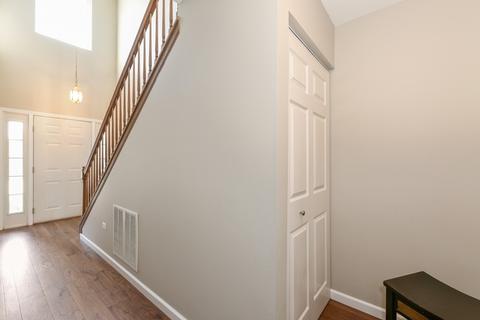565 Lancaster Cir, Elgin, IL 60123 photo 12