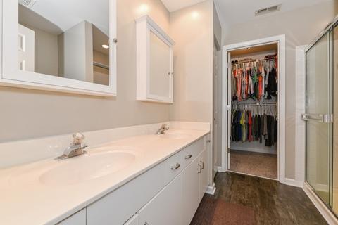 565 Lancaster Cir, Elgin, IL 60123 photo 9