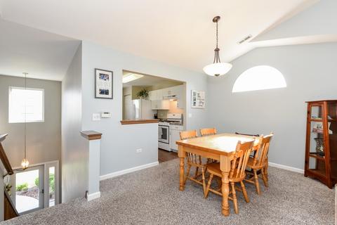 565 Lancaster Cir, Elgin, IL 60123 photo 6
