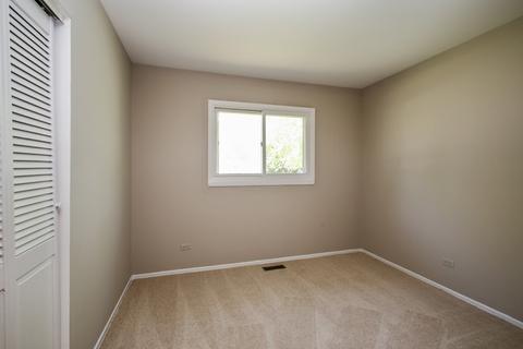 85 Pleasant St, Hoffman Estates, IL 60169 photo 12