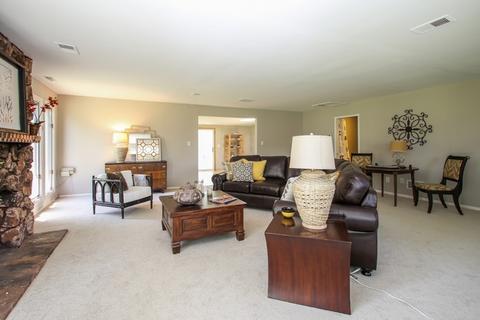 85 Pleasant St, Hoffman Estates, IL 60169 photo 9