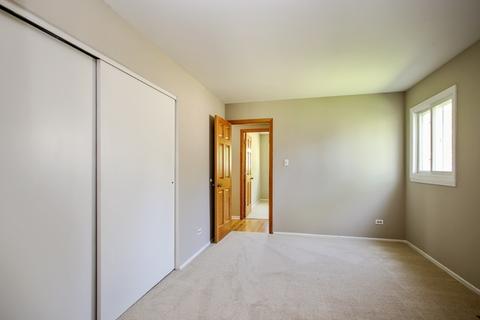 85 Pleasant St, Hoffman Estates, IL 60169 photo 10