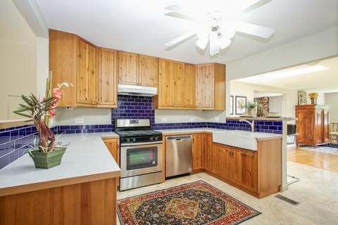 85 Pleasant St, Hoffman Estates, IL 60169 photo 4