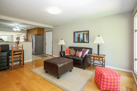 85 Pleasant St, Hoffman Estates, IL 60169 photo 3