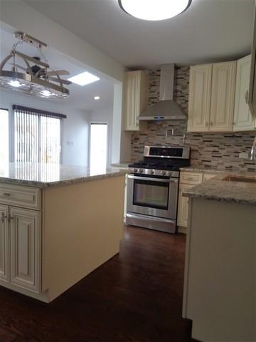 8741 Elm Dr, Des Plaines, IL 60016 photo 5