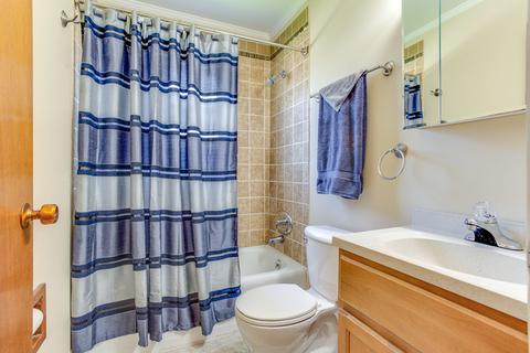 200 Des Plaines Ln, Hoffman Estates, IL 60169 photo 12