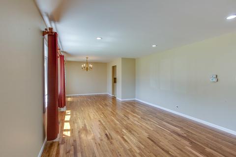 200 Des Plaines Ln, Hoffman Estates, IL 60169 photo 5