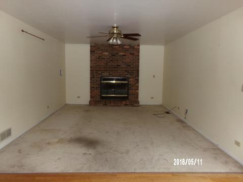 641 Alice Ct, Elgin, IL 60123 photo 4