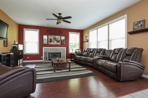 6071 Frank Dr, Hoffman Estates, IL 60192 photo 3