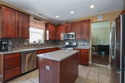 6071 Frank Dr, Hoffman Estates, IL 60192 photo 4