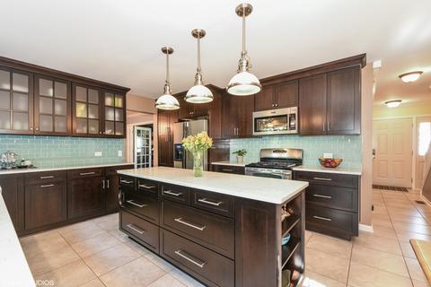 781 Butternut Ln, Elgin, IL 60123 photo 2