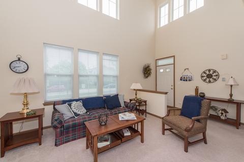 2818 Falling Waters Dr, Lindenhurst, IL 60046 photo 2