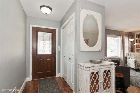 524 Pershing Ave, Wheaton, IL 60189 photo 2