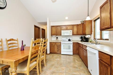 1319 Post Oak Ct, Crest Hill, IL 60403 photo 5