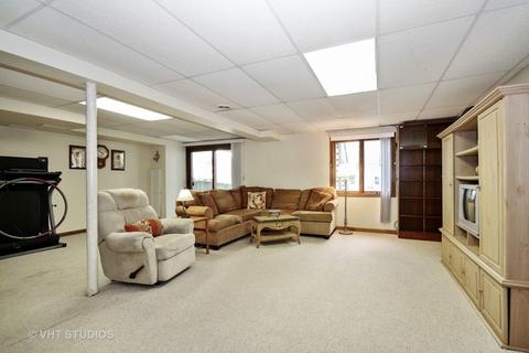 1319 Post Oak Ct, Crest Hill, IL 60403 photo 9