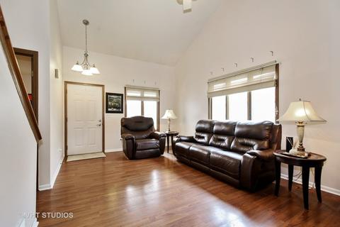 1319 Post Oak Ct, Crest Hill, IL 60403 photo 3