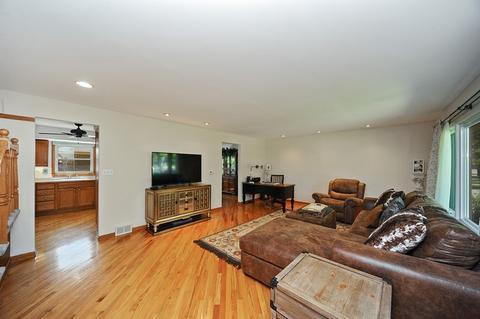 1460 Anthony Rd, Wheeling, IL 60090 photo 4