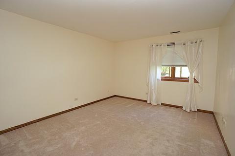 1482 Stonebridge Cir #C2, Wheaton, IL 60189 photo 5