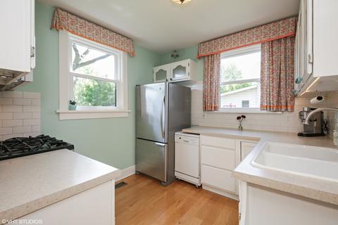 3 Center St, Algonquin, IL 60102 photo 4