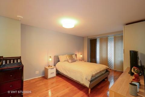 211 E Ohio St #823, Chicago, IL 60611 photo 10
