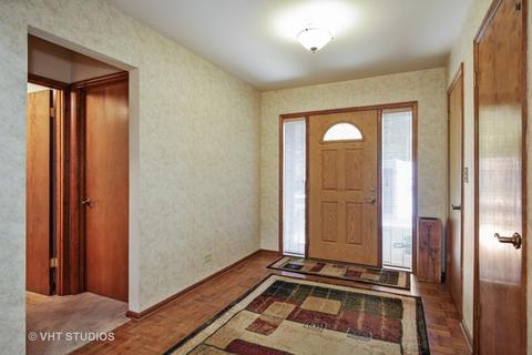 605 Birch St, Algonquin, IL 60102 photo 2