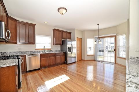 126 Rushmore Dr, Bartlett, IL 60103 photo 2