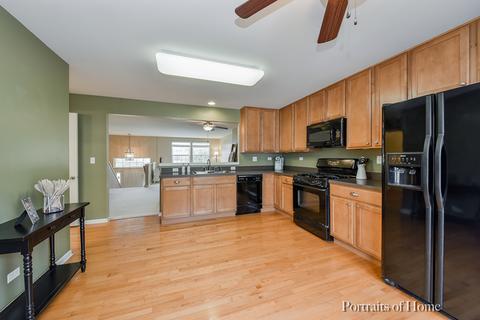 2484 Emily Ln, Elgin, IL 60124 photo 6