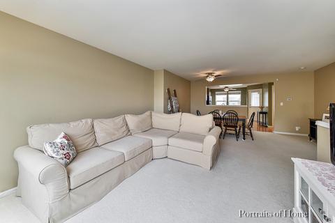 2484 Emily Ln, Elgin, IL 60124 photo 3