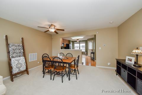 2484 Emily Ln, Elgin, IL 60124 photo 4
