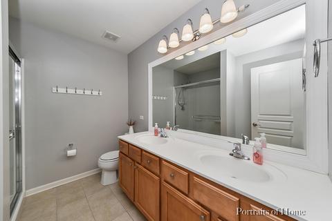 2484 Emily Ln, Elgin, IL 60124 photo 9