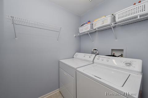 2484 Emily Ln, Elgin, IL 60124 photo 7