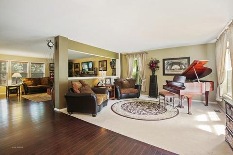 205 S Oakleaf Rd, Algonquin, IL 60102 photo 2