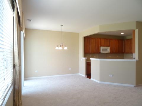 2826 Beacon Point Cir, Elgin, IL 60124 photo 5