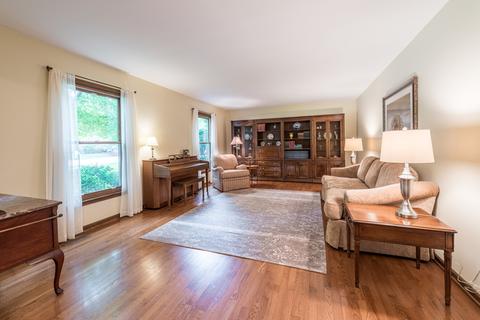 2 S335 Arrowhead Dr, Wheaton, IL 60189 photo 9