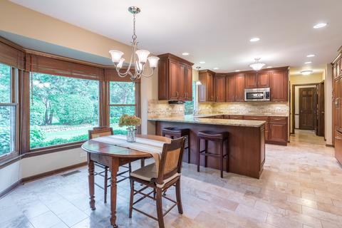 2 S335 Arrowhead Dr, Wheaton, IL 60189 photo 16