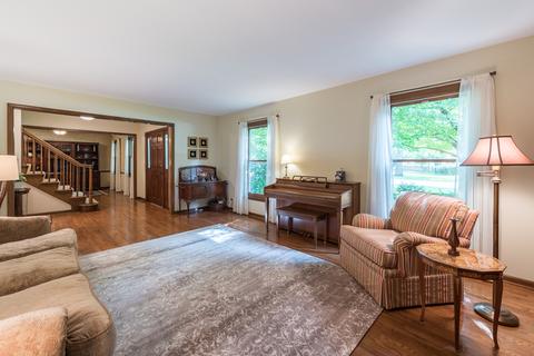 2 S335 Arrowhead Dr, Wheaton, IL 60189 photo 8