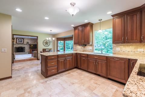 2 S335 Arrowhead Dr, Wheaton, IL 60189 photo 11
