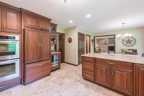 2 S335 Arrowhead Dr, Wheaton, IL 60189 photo 13