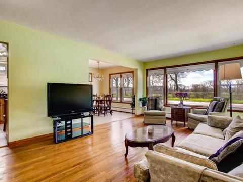 4105 W Devon Ave, Chicago, IL 60646 photo 2