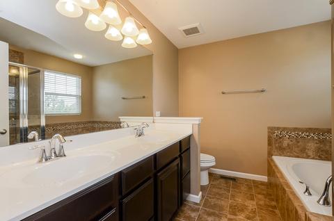 215 N Commerce St, Aurora, IL 60504 photo 13