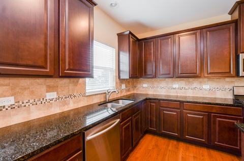 215 N Commerce St, Aurora, IL 60504 photo 10