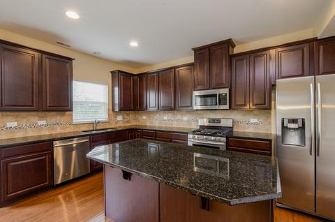 215 N Commerce St, Aurora, IL 60504 photo 8