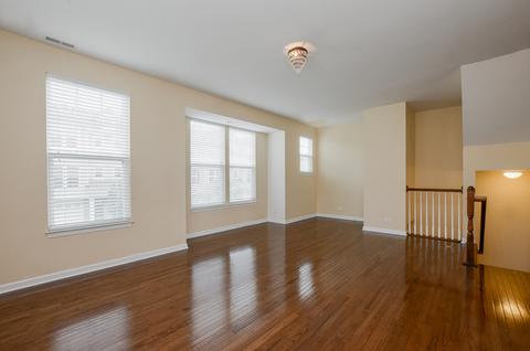 215 N Commerce St, Aurora, IL 60504 photo 3