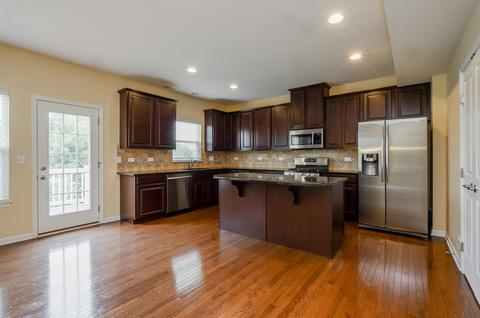 215 N Commerce St, Aurora, IL 60504 photo 9